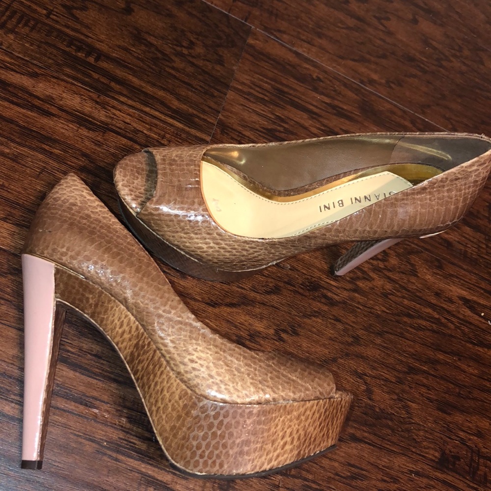 NWT Gianni Bini heels